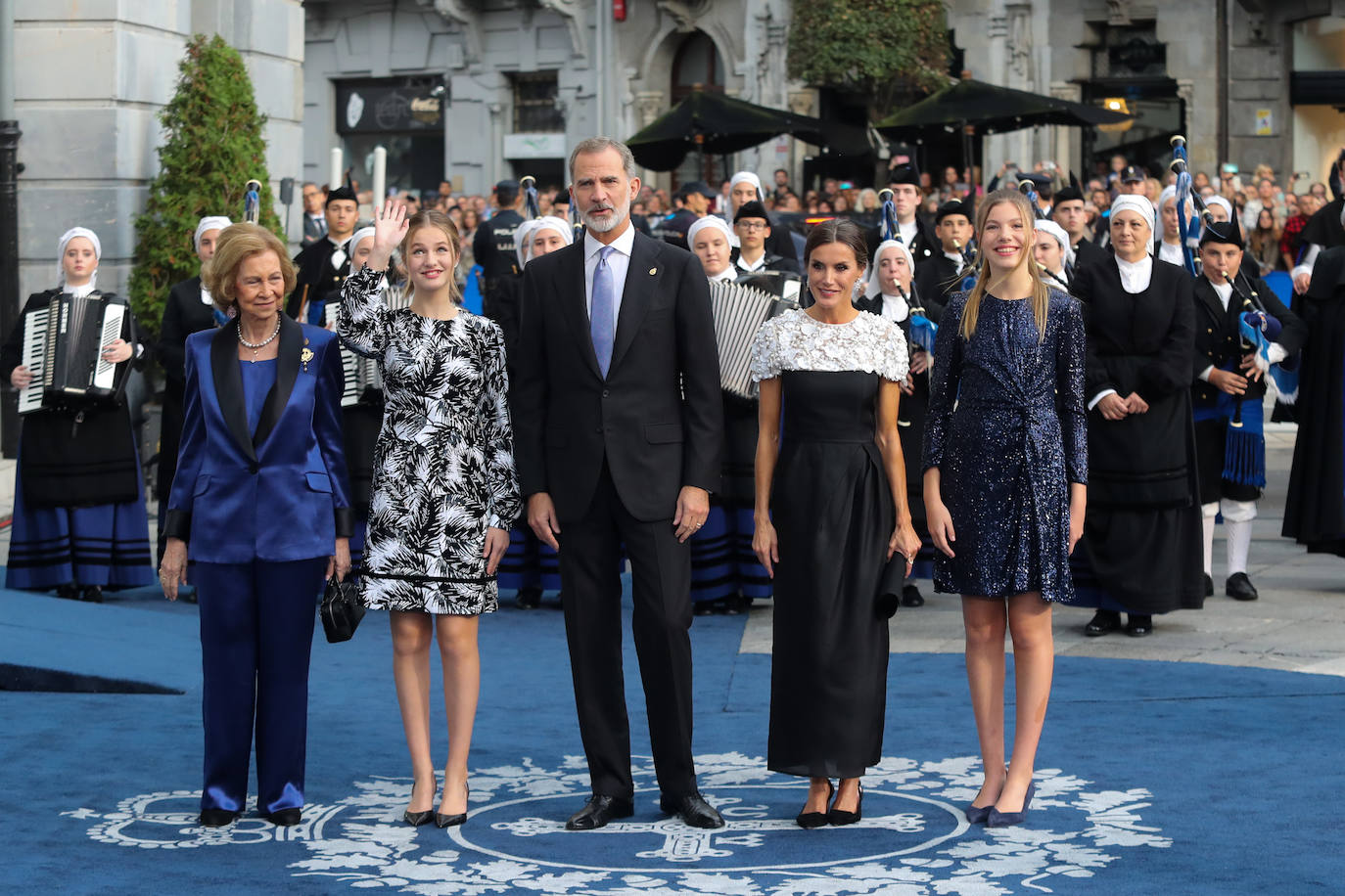 Fotos: Colorido en la alfombra azul de los Premios Princesa