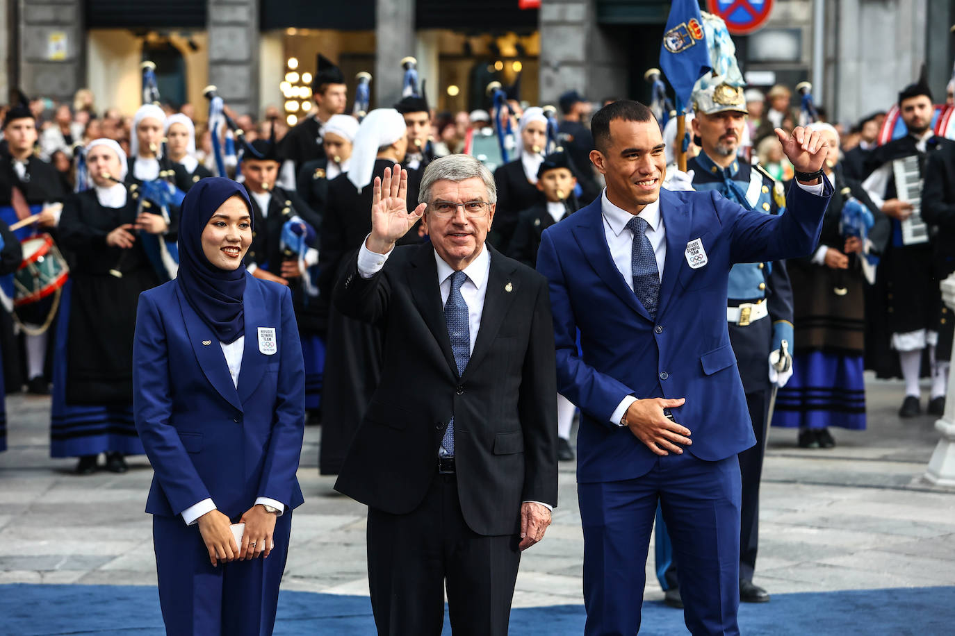 Fotos: Colorido en la alfombra azul de los Premios Princesa