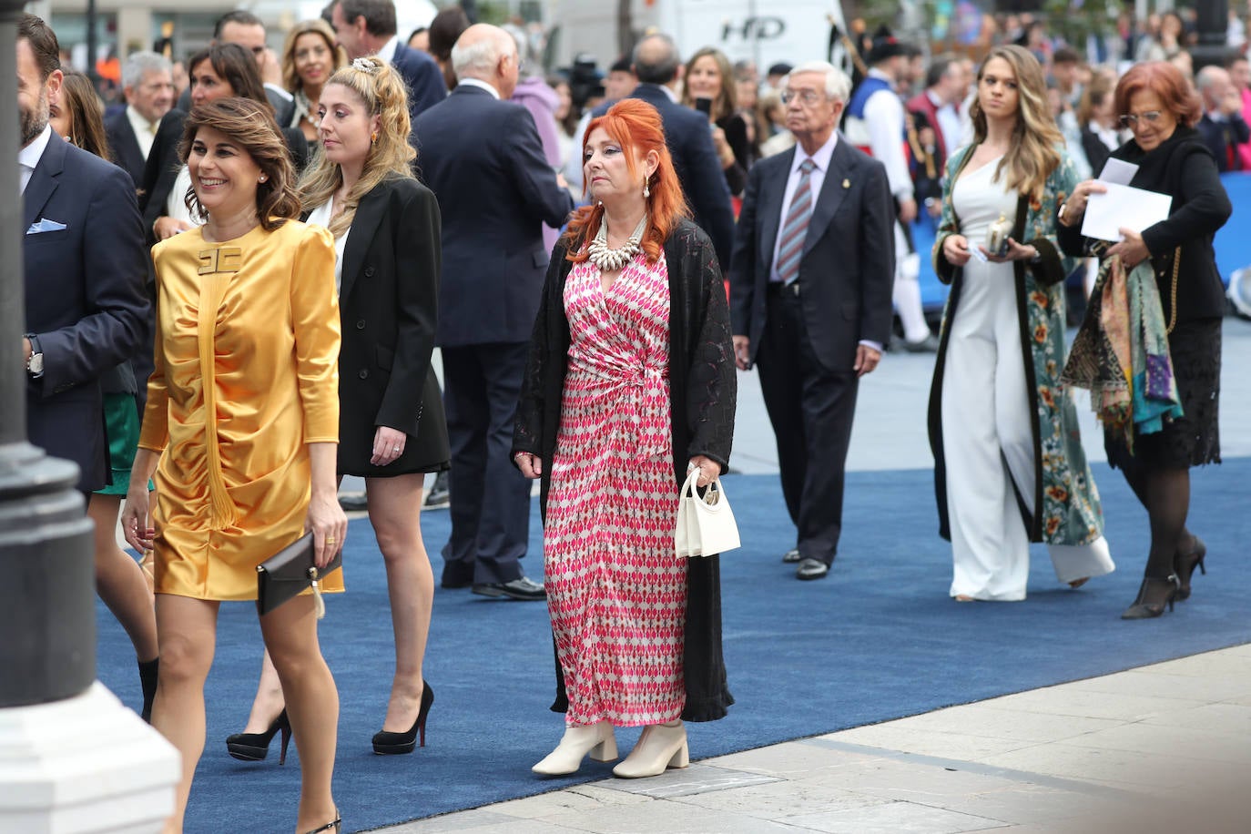 Fotos: Colorido en la alfombra azul de los Premios Princesa