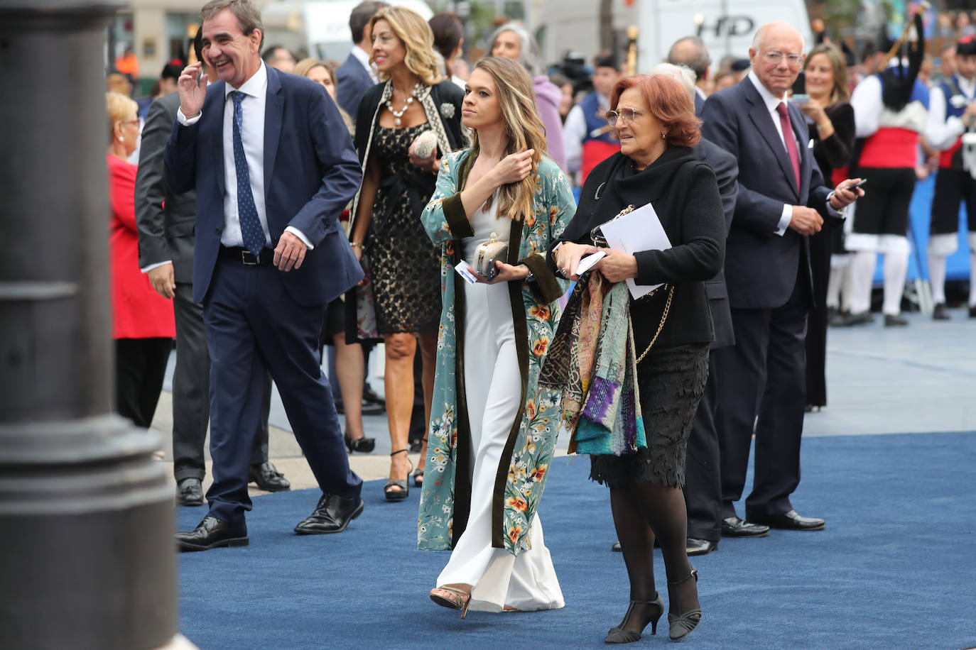 Fotos: Colorido en la alfombra azul de los Premios Princesa