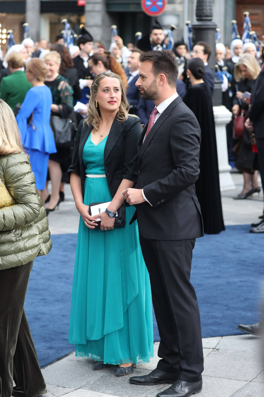 Fotos: Colorido en la alfombra azul de los Premios Princesa