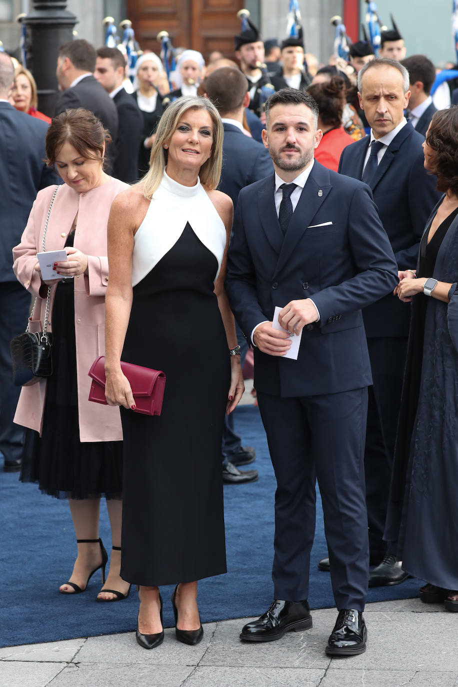 Fotos: Colorido en la alfombra azul de los Premios Princesa