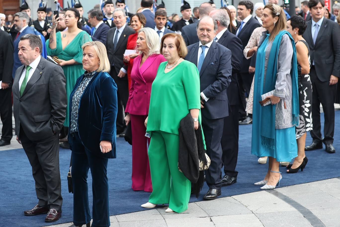 Fotos: Colorido en la alfombra azul de los Premios Princesa