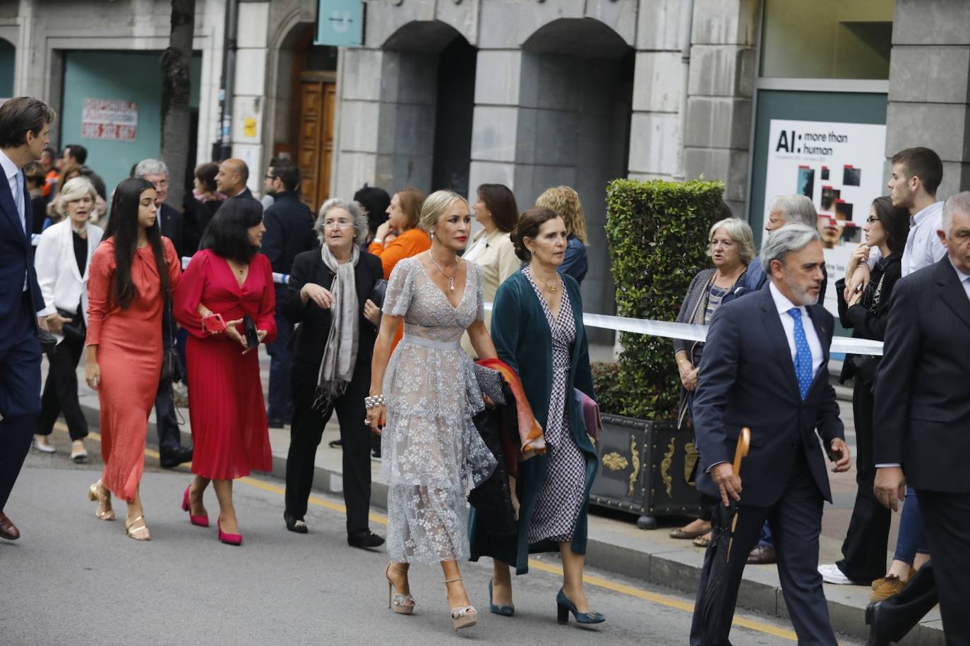 Fotos: Colorido en la alfombra azul de los Premios Princesa