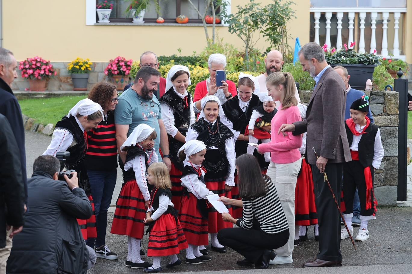 Fotos: Cadavedo, Pueblo Ejemplar y entregado en la visita de los Reyes