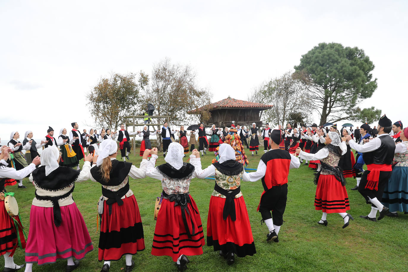 Fotos: Cadavedo, Pueblo Ejemplar y entregado en la visita de los Reyes