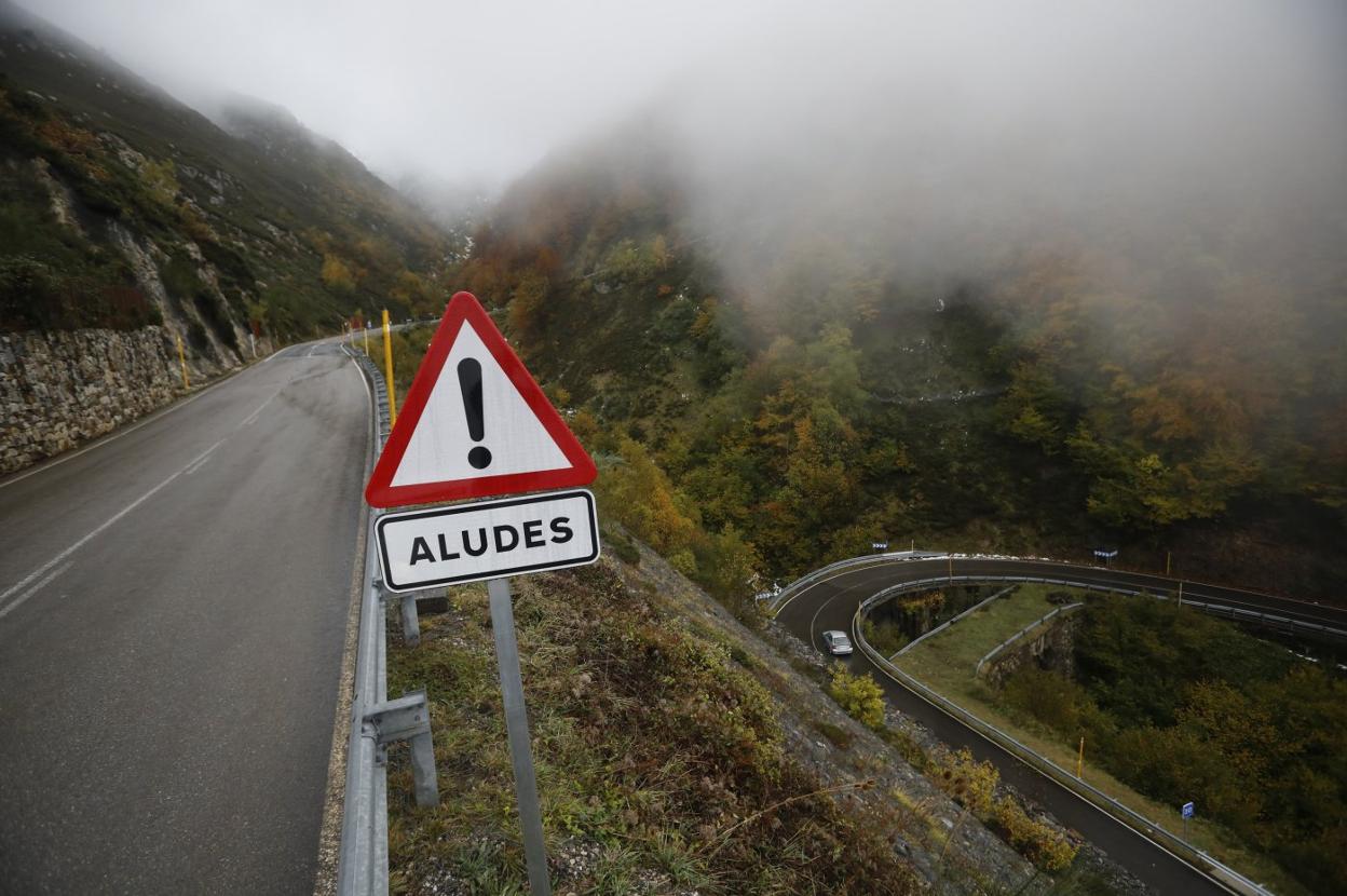 Zona de aludes en la carretera del puerto de San Isidro, la AS-253, en el concejo de Aller. 