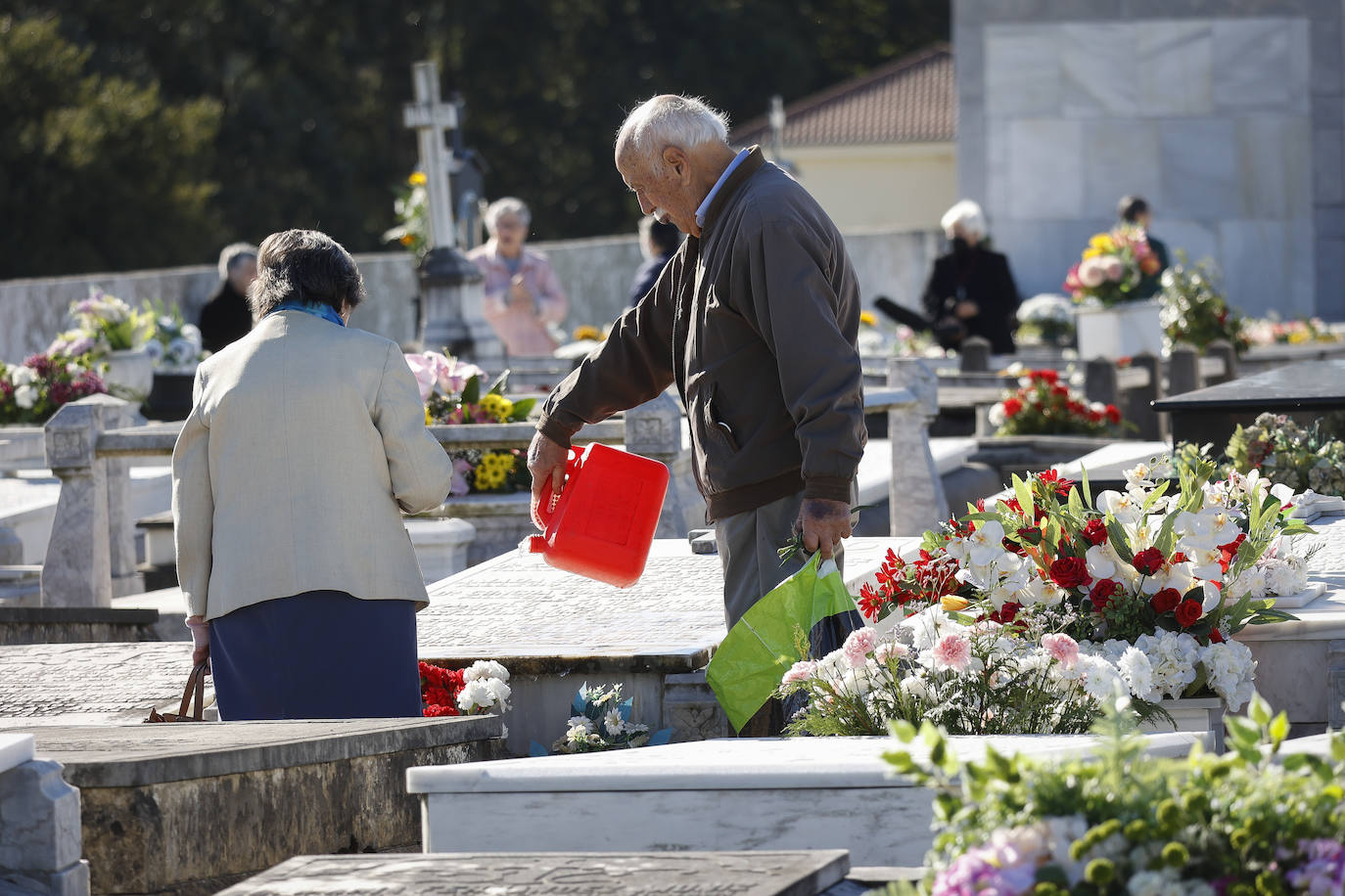 Fotos: Asturias, fiel a la tradición en el día de Todos los Santos