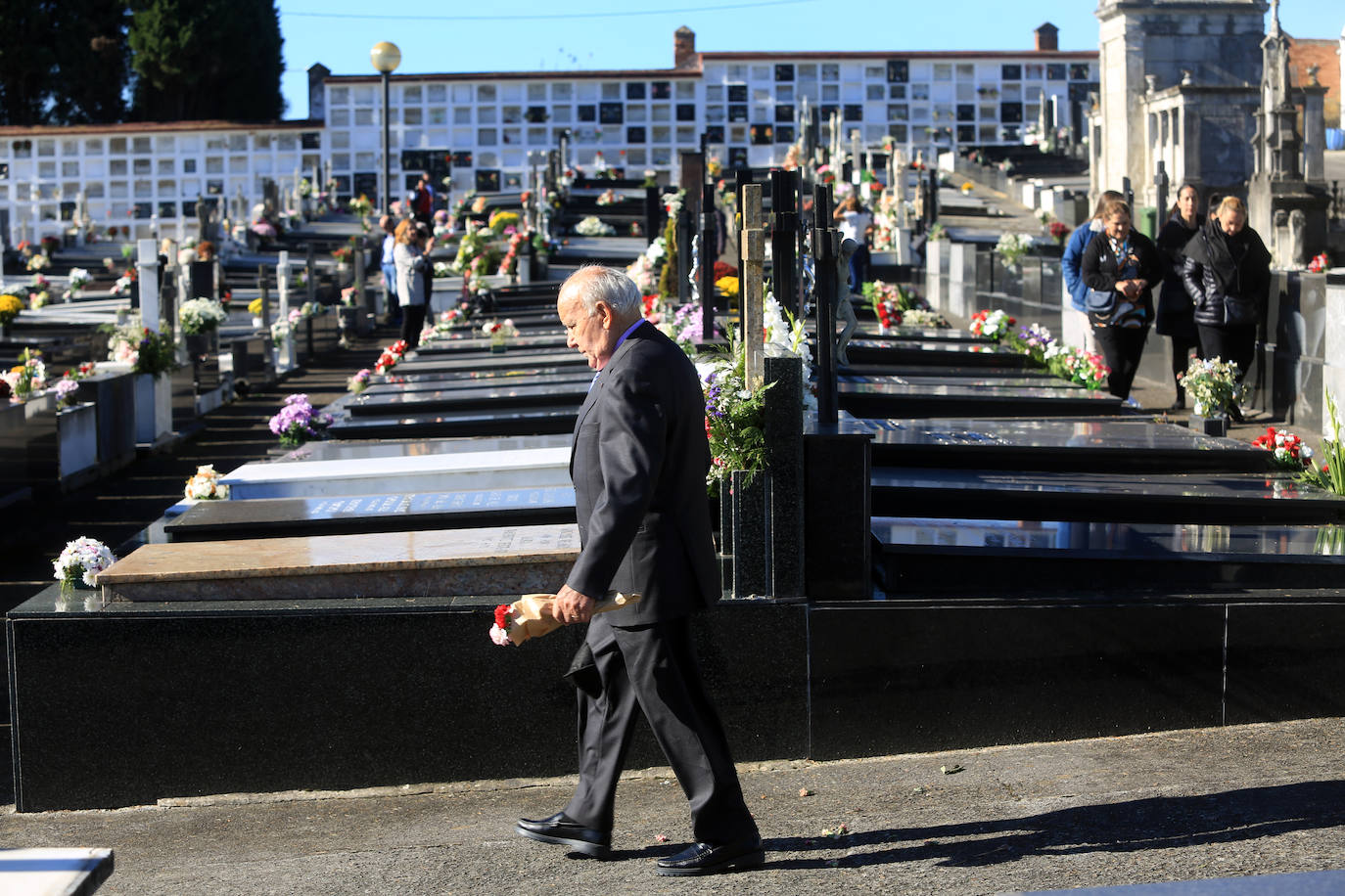 Fotos: Asturias, fiel a la tradición en el día de Todos los Santos