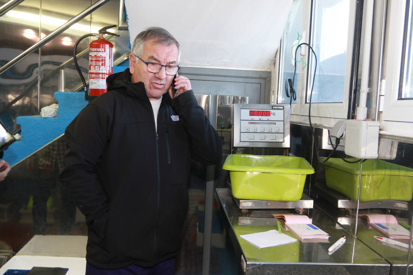 Fotos: Nuevo récord en Ribadesella: la primera angula a 7.280 euros el kilo