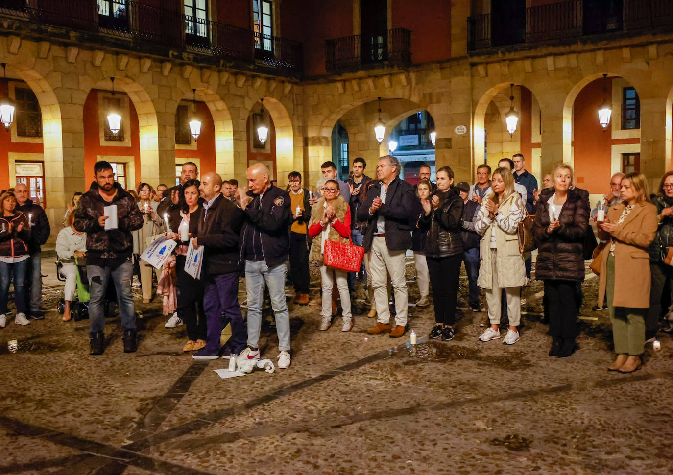 Fotos: Concentración de padres de familia separados en Gijón en memoria de Olivia