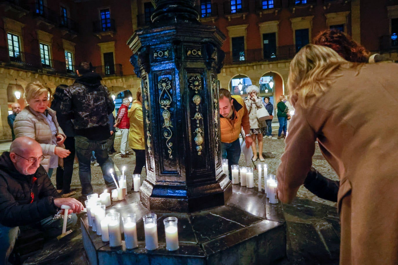 Fotos: Concentración de padres de familia separados en Gijón en memoria de Olivia