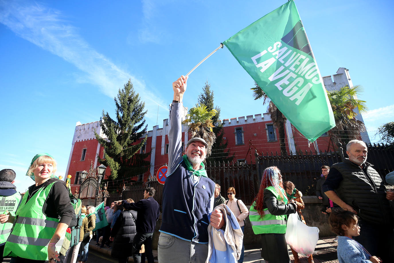 Fotos: «No nos pueden arrebatar La Vega, no lo podemos consentir»