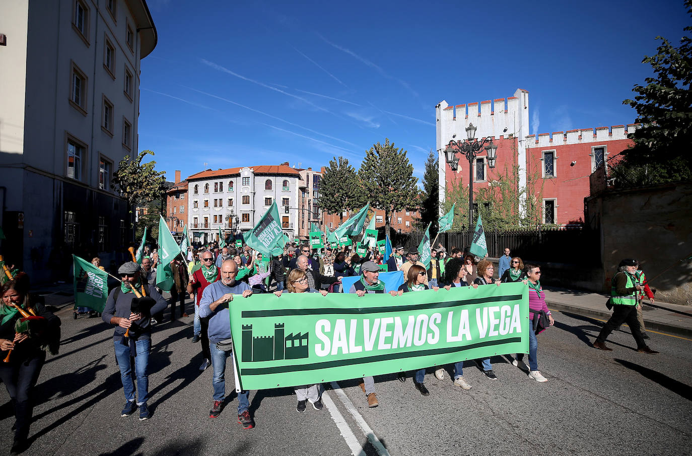 Fotos: «No nos pueden arrebatar La Vega, no lo podemos consentir»