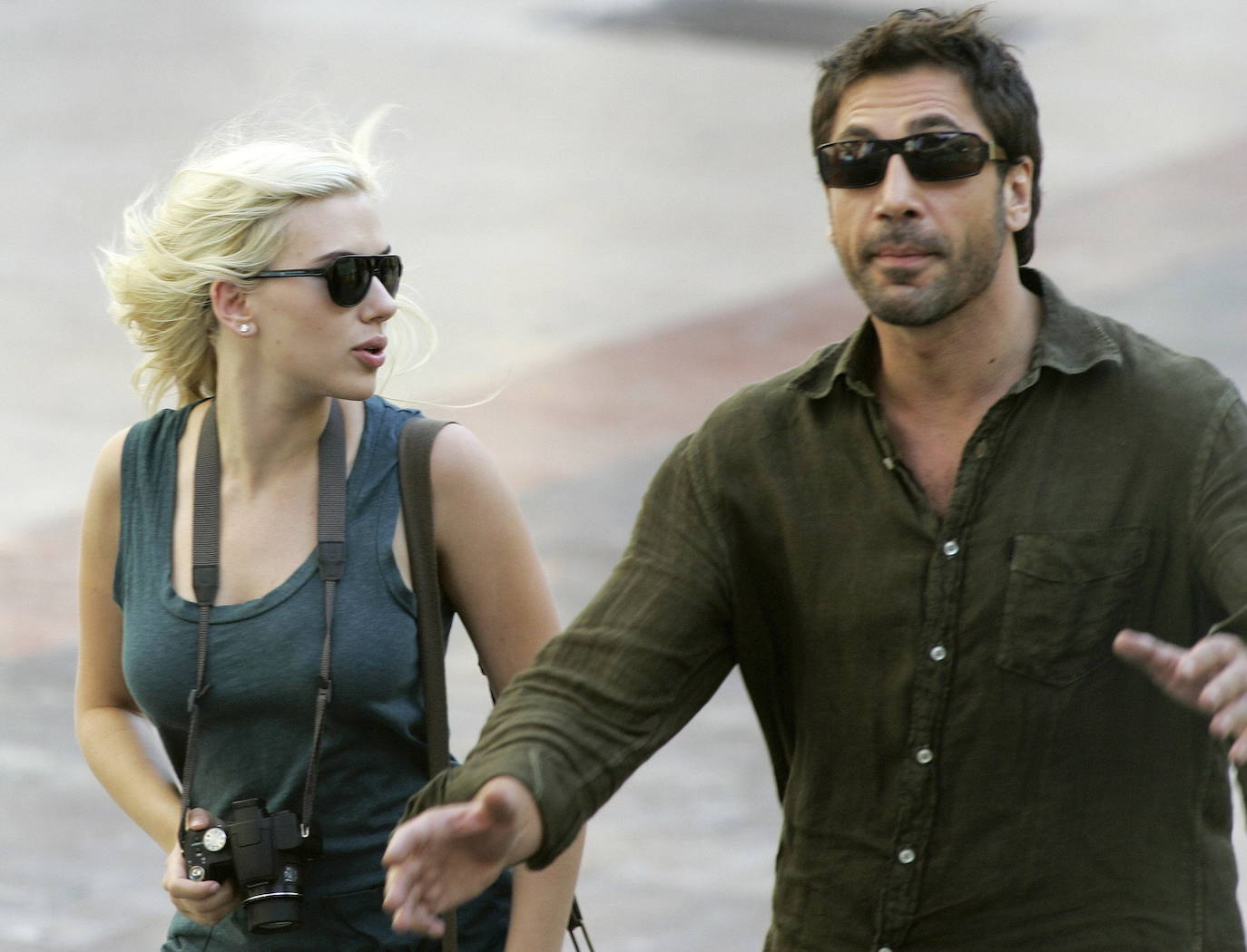 Ambos actores compartieron cartel en la famosa película de Woody Allen 'Vicky Cristina Barcelona'. Penelope Cruz también forma parte del reparto. 