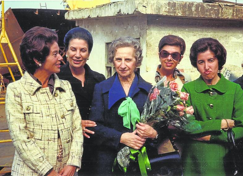 En la botadura del 'Fulmar', Isabel Marmiesse, Paloma Felgueroso,Carmen Junquera (madrina), Mari Marmiesse y María Luisa Fernández. 