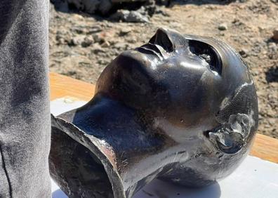 Imagen secundaria 1 - Excavación de la fuente de San Casciano dei Bagni junto con varias de las estatuas descubiertas bajo el agua.