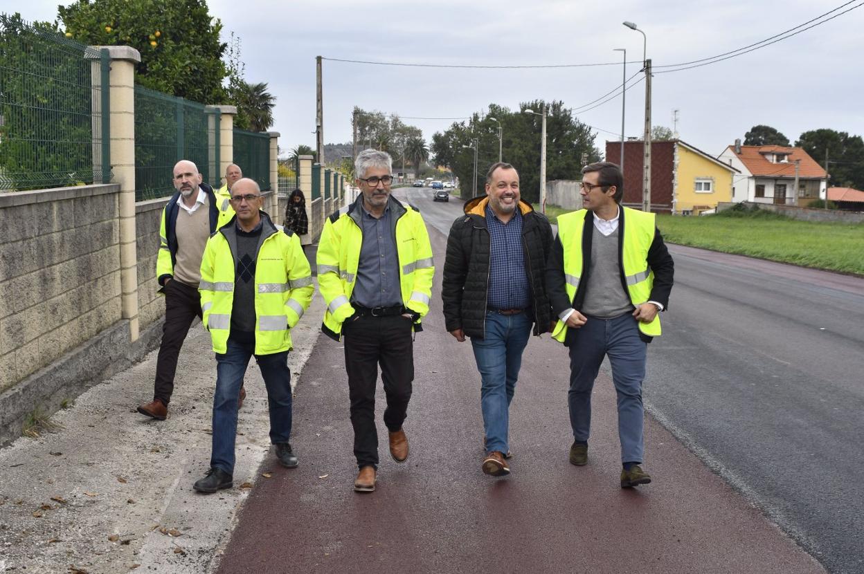 La Primera Senda Peatonal Y Ciclista En Una Carretera De La Ciudad   77860185  1248x830 