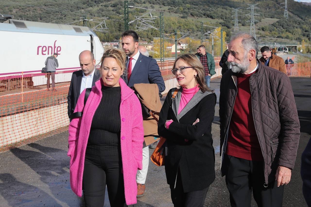 Fotos: Día histórico para Asturias con el primer tren de pasajeros que cruza la variante de Pajares