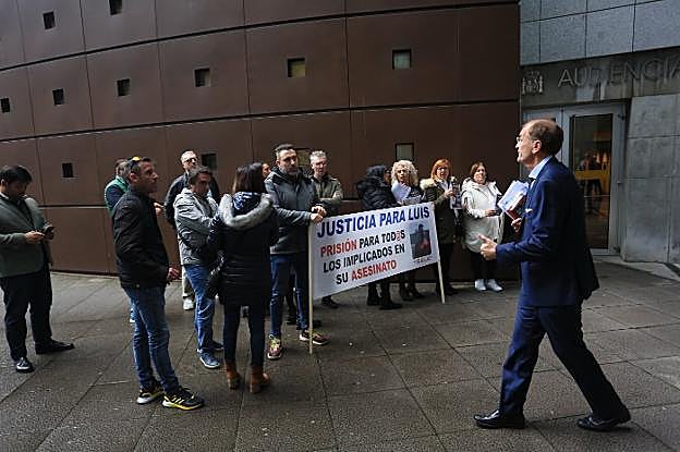 Los peritos afirman que no hubo forcejeo antes del apuñalamiento de Luis Salazar