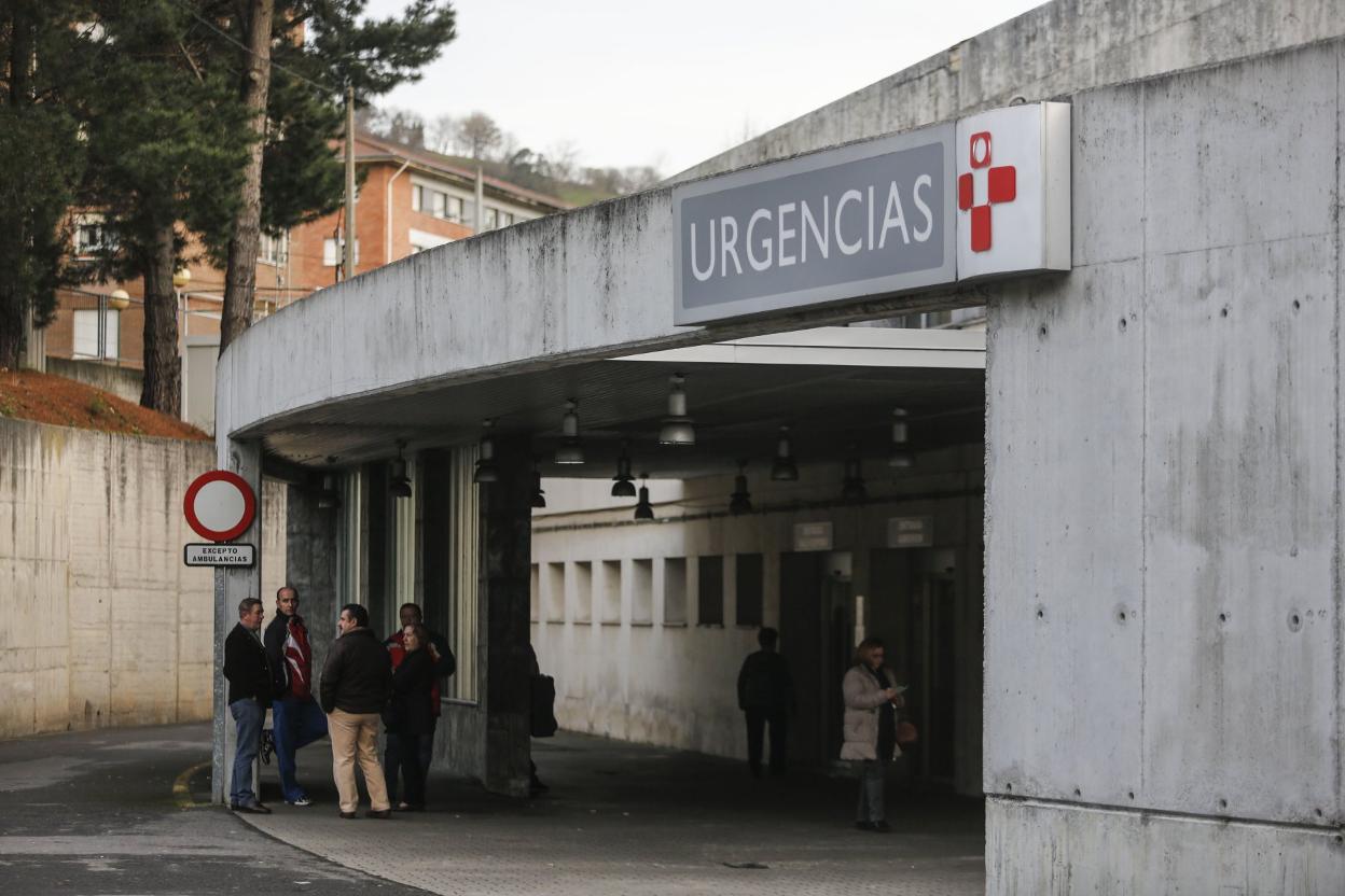 Entrada de Urgencias del Hospital del Nalón. 