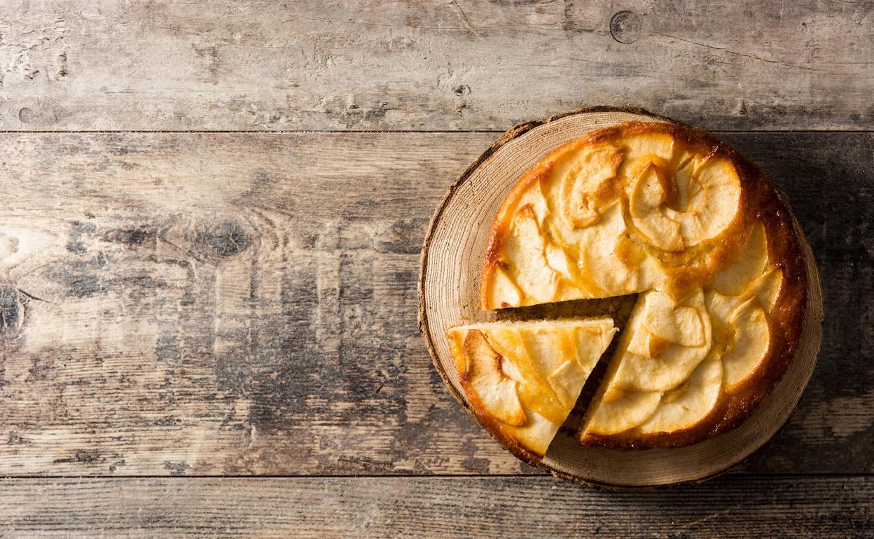 Una niña celebra su cumpleaños sin la asistencia de sus amigos. 