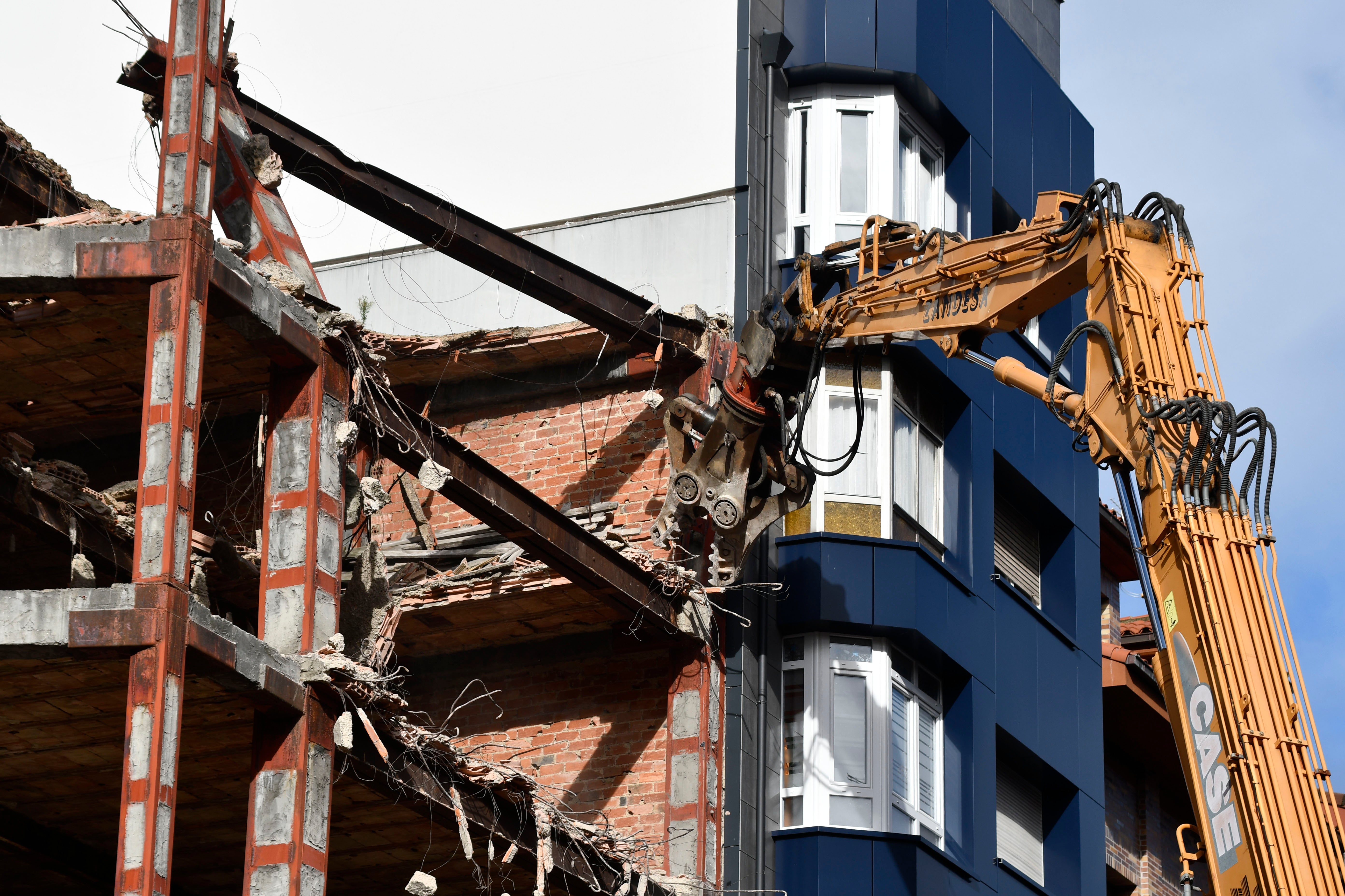 Fotos: Demolición del esqueleto de El Carbayedo
