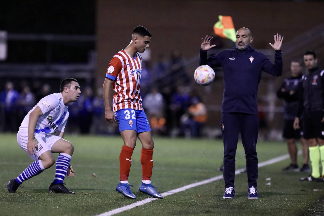 Fotos: Las mejores jugadas del Beasain-Sporting