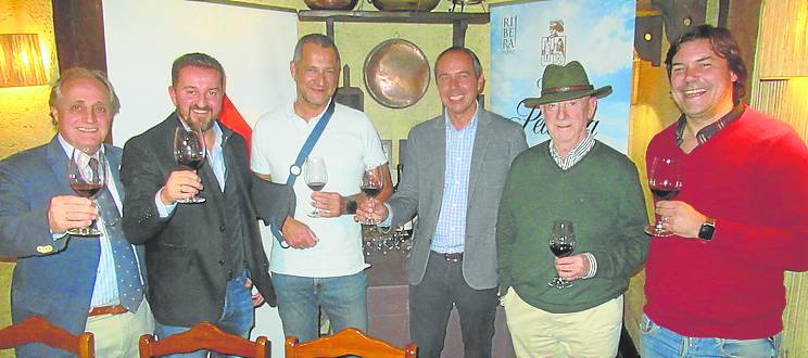 Juanjo Suárez (El Acebo), Silverio Argüelles (Disceas), Fernando Castaño (Gavia), Juan de la Vega (Viñapedrosa), Eufrasio Sánchez (Yantar) y Juan Molina (Disceas) en Ciudadela.