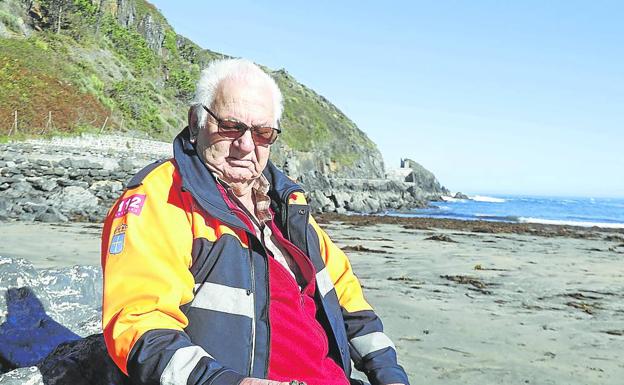 Miro Pérez Cotarelo. Ex coordinador de Protección Civil de Valdés: «Llevo treinta años en Protección Civil y me ha tocado ver muchas cosas, pero ninguna como aquella»