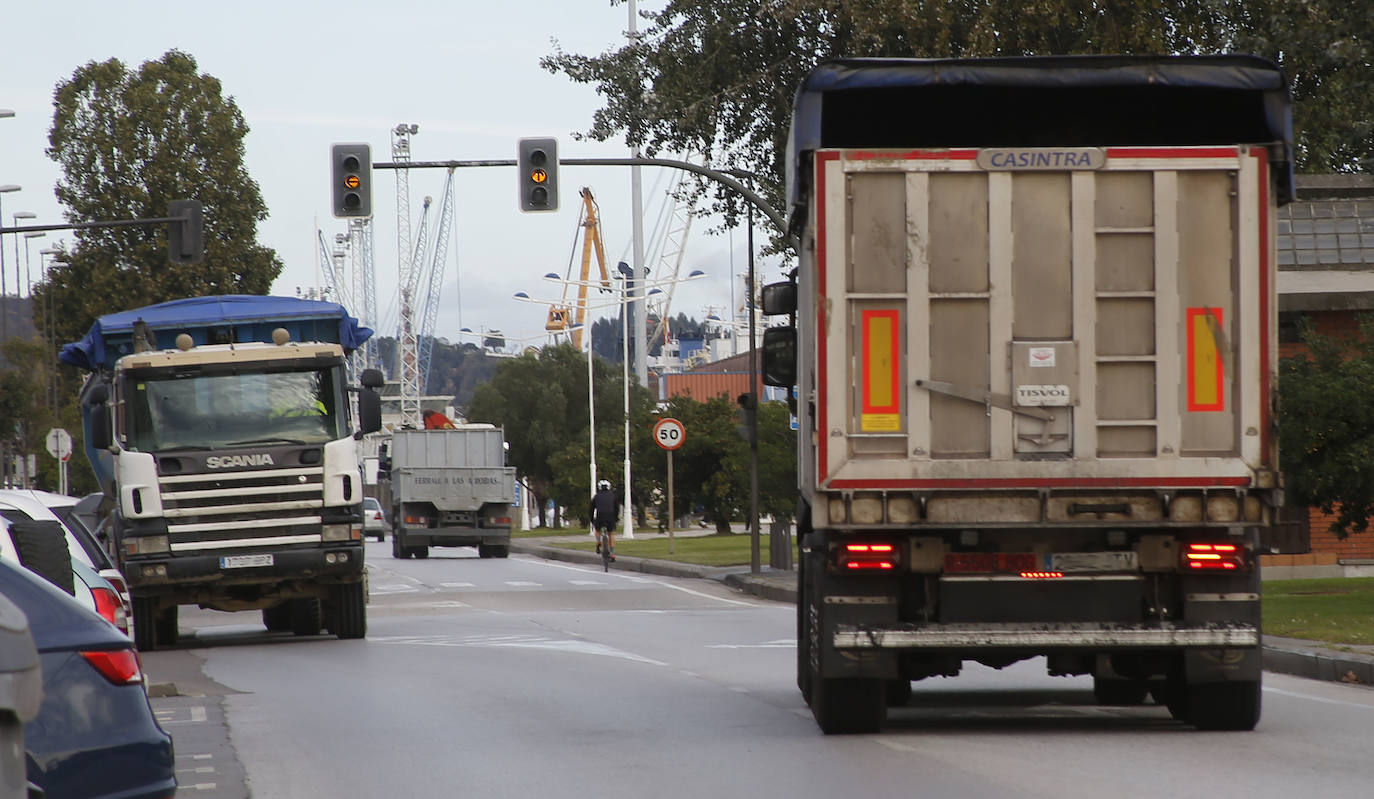 Fotos: «Sin incidencias relevantes» en Asturias en el primer día del paro de transportes