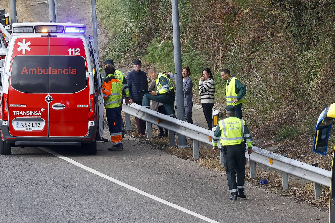 Fotos: Un kamikaze irrumpe en la A-8 y hiere a una mujer