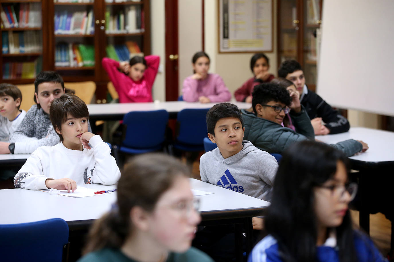 Fotos: La Escuela de Periodismo se estrena en el IES La Ería
