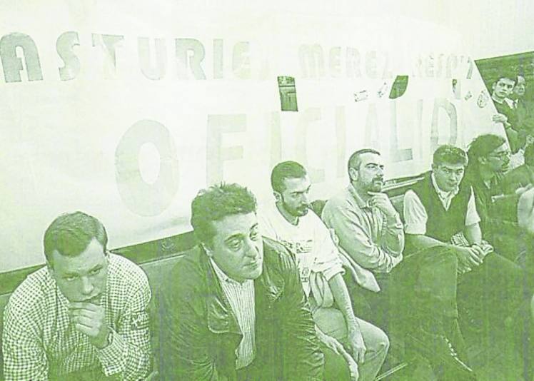 Asistentes al debate en el pleno municipal.