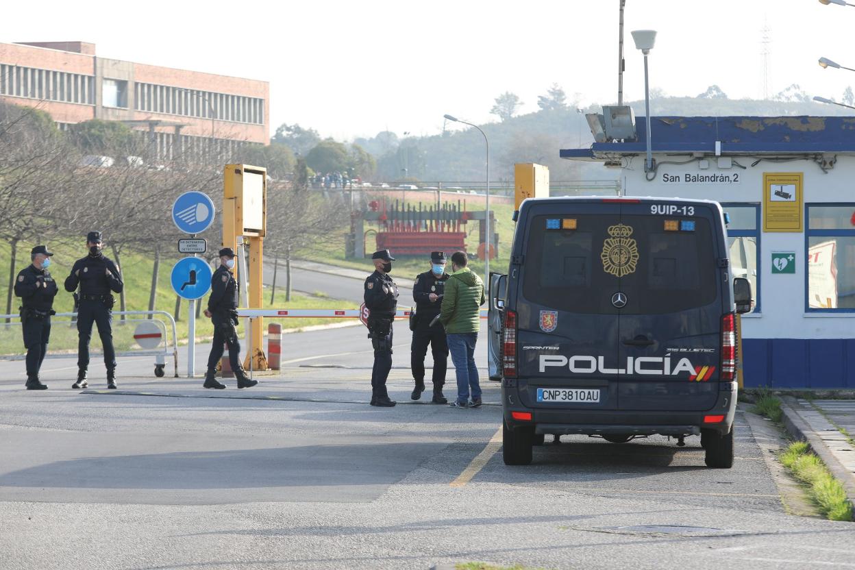 El registro policial motivó que Camacho se pusiese un sueldo. 