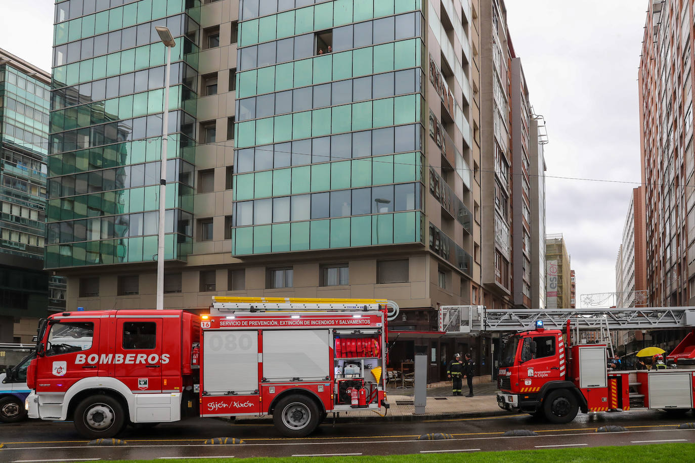 Fotos: Incendio en un local de la calle Aguado, en Gijón