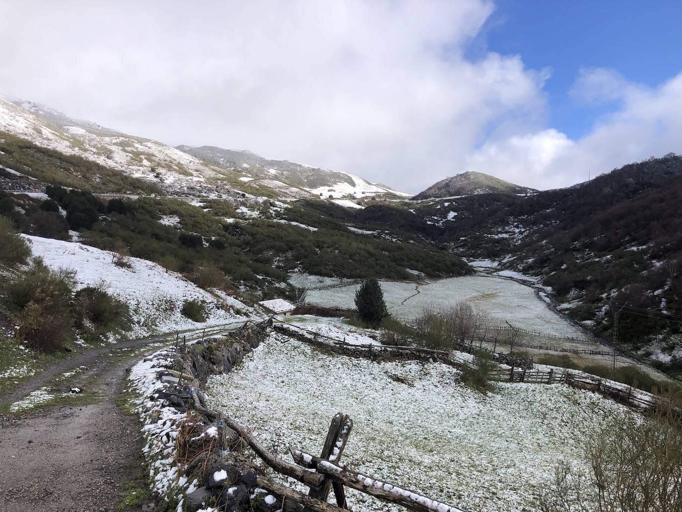 Fotos:Asturias luce las primeras nieves