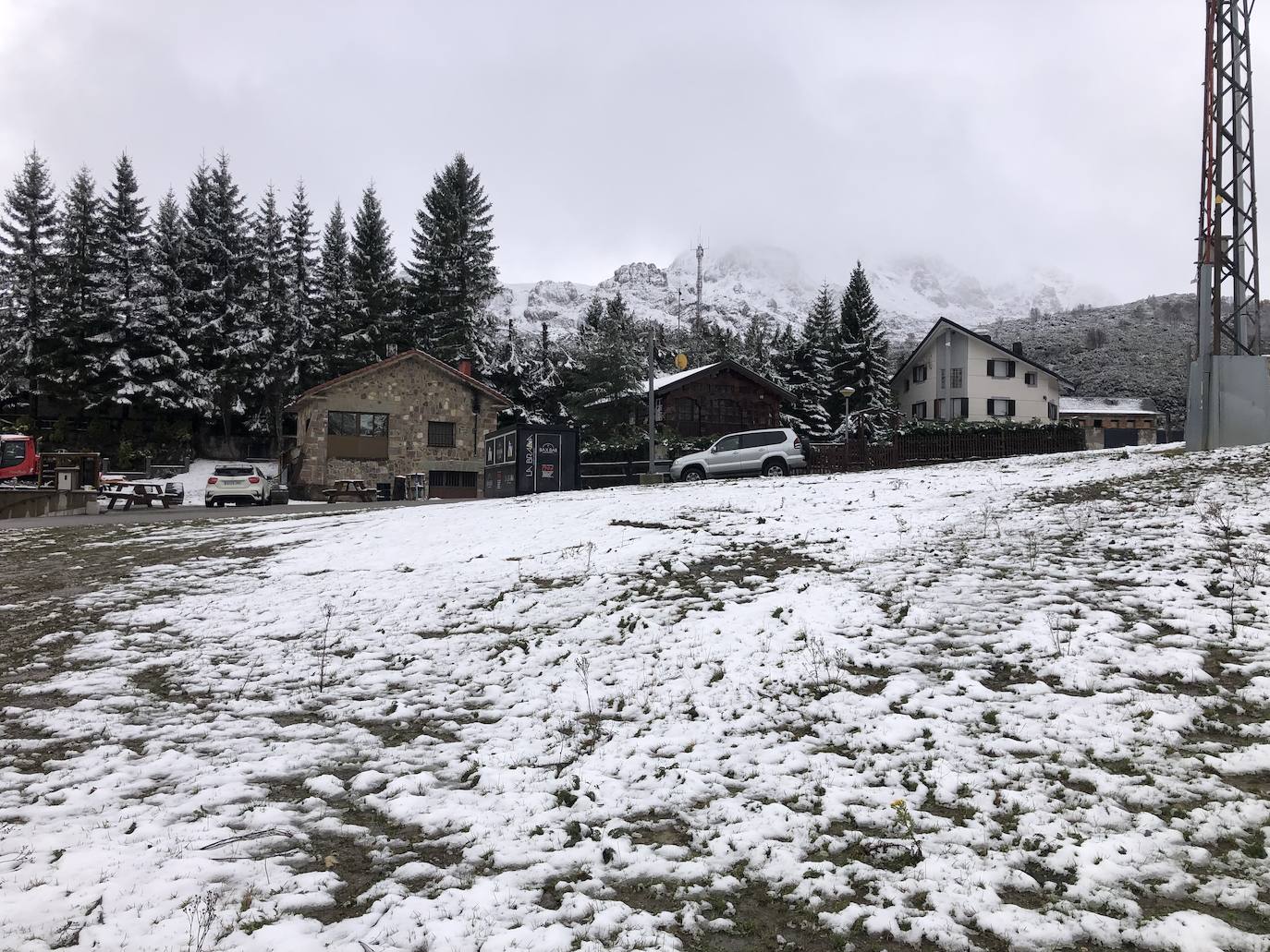 Fotos:Asturias luce las primeras nieves