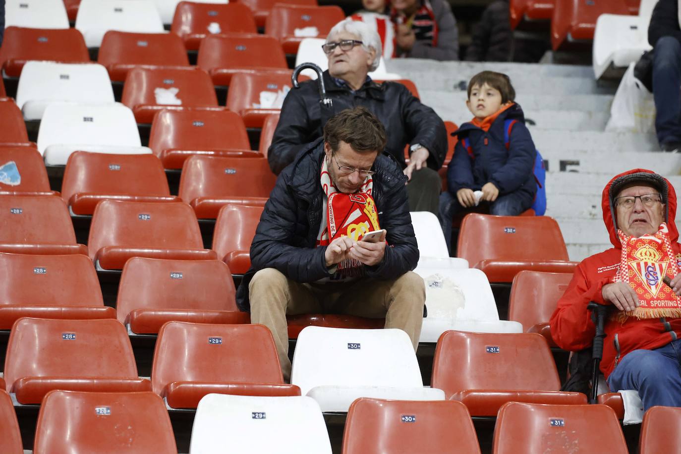 Fotos: ¿Estuviste en el Sporting - Leganés? ¡Búscate!