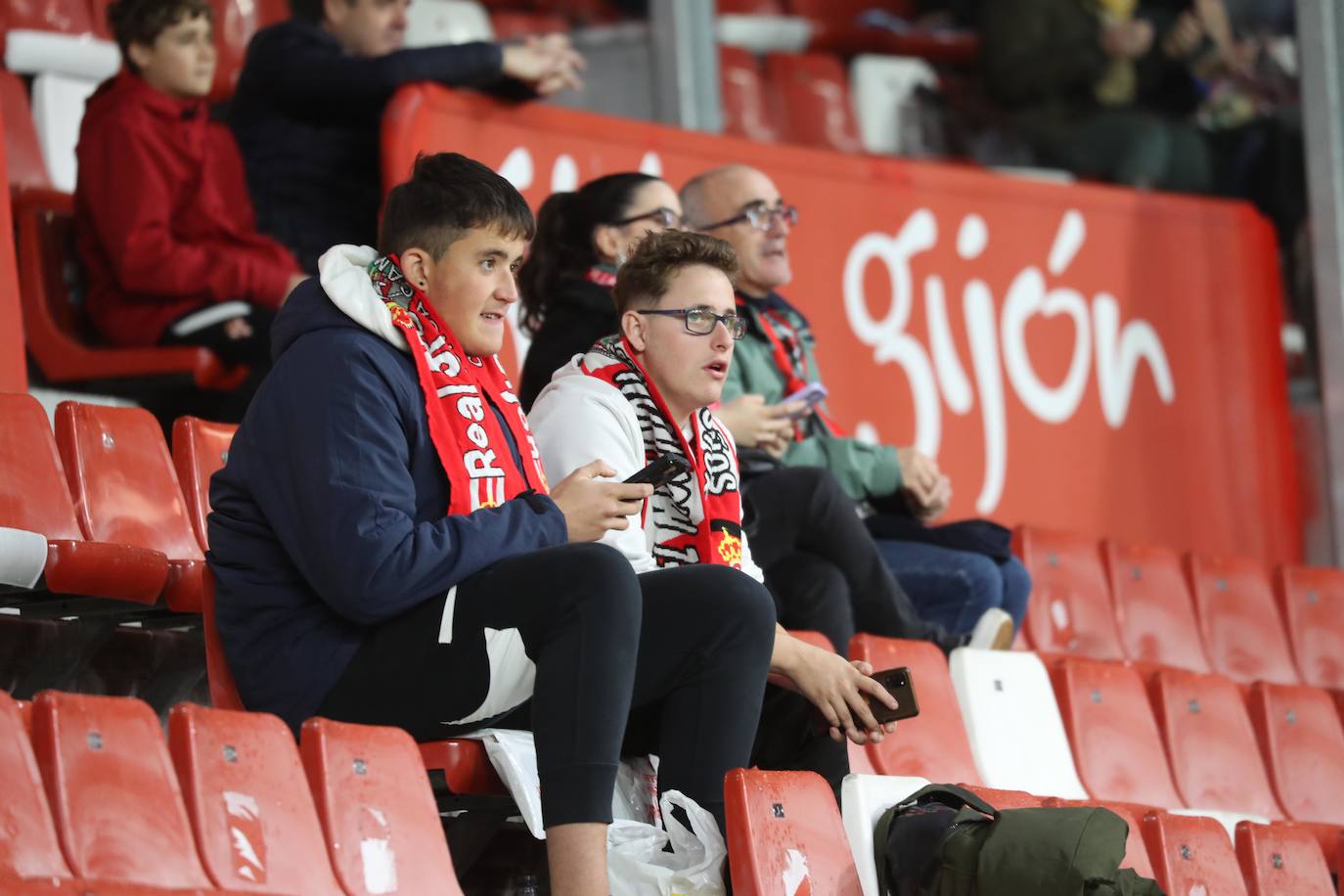 Fotos: ¿Estuviste en el Sporting - Leganés? ¡Búscate!