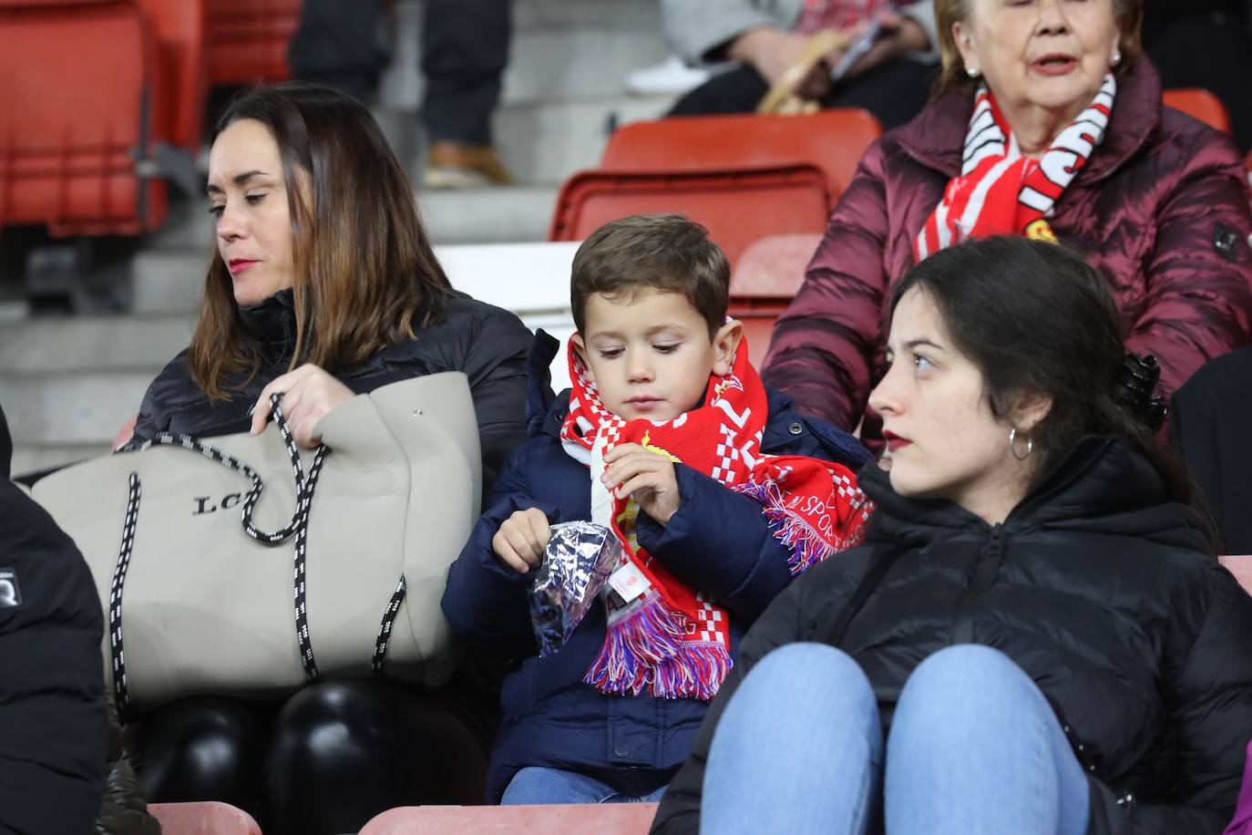 Fotos: ¿Estuviste en el Sporting - Leganés? ¡Búscate!