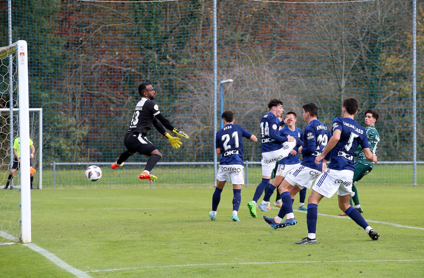 Fotos: Las mejores jugadas del Vetusta - Guijuelo