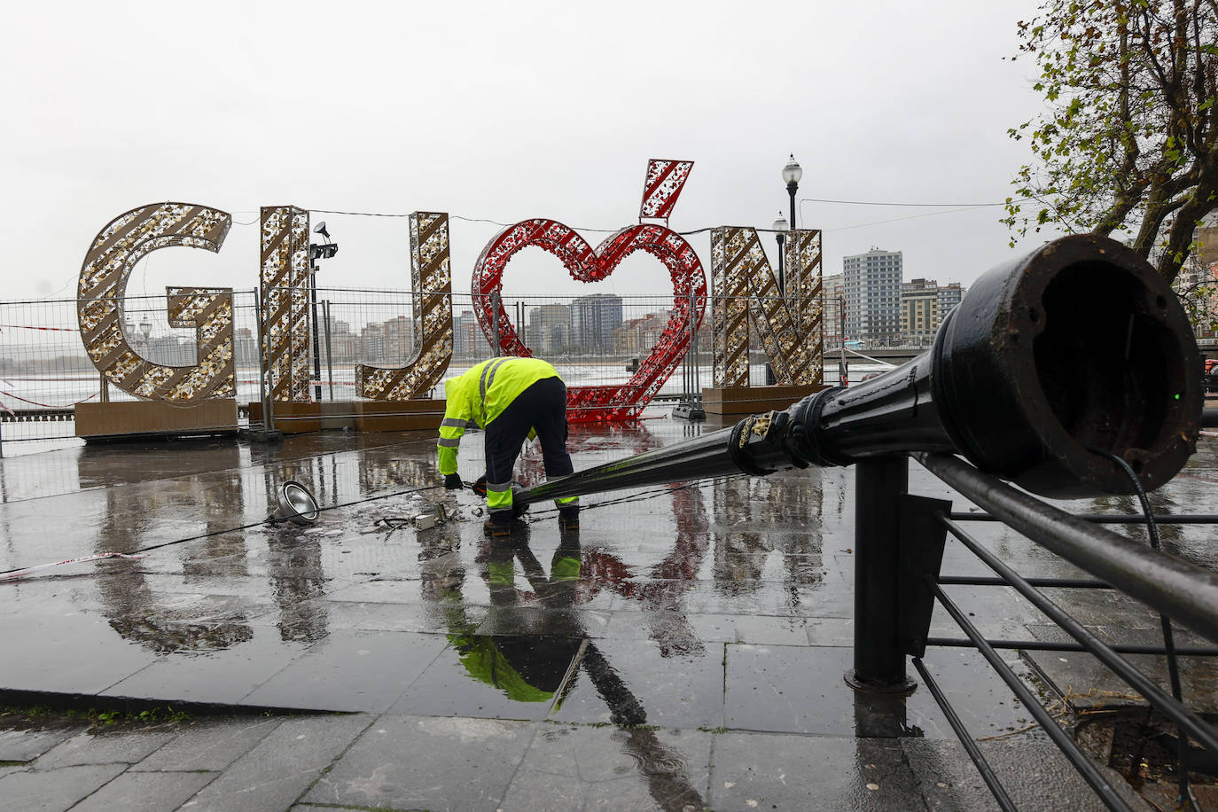 Fotos: El viento y el fuerte oleaje ponen en alerta a Asturias