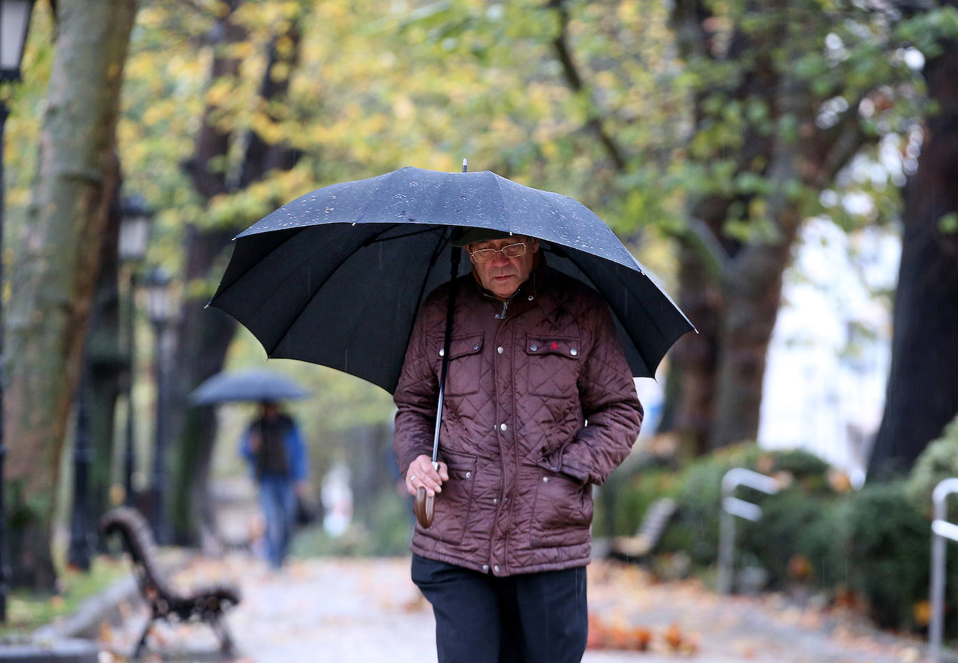 Fotos: El viento y el fuerte oleaje ponen en alerta a Asturias