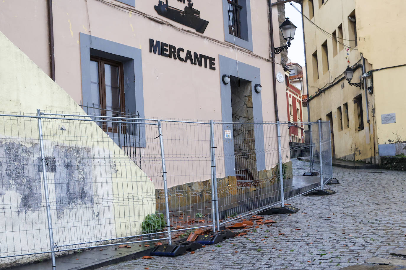 Fotos: El viento y el fuerte oleaje ponen en alerta a Asturias