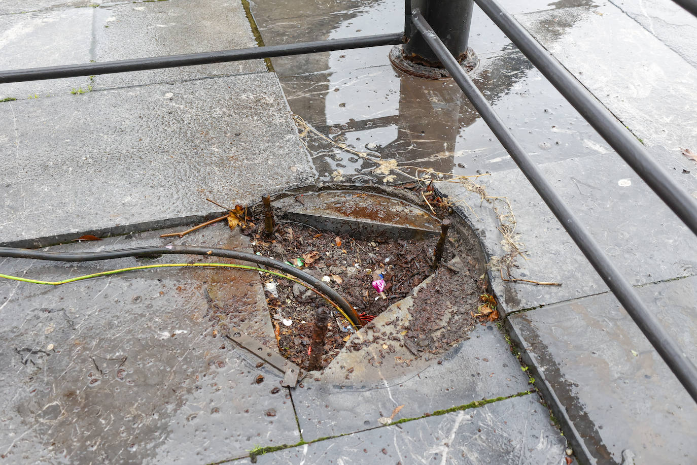 Fotos: El viento y el fuerte oleaje ponen en alerta a Asturias