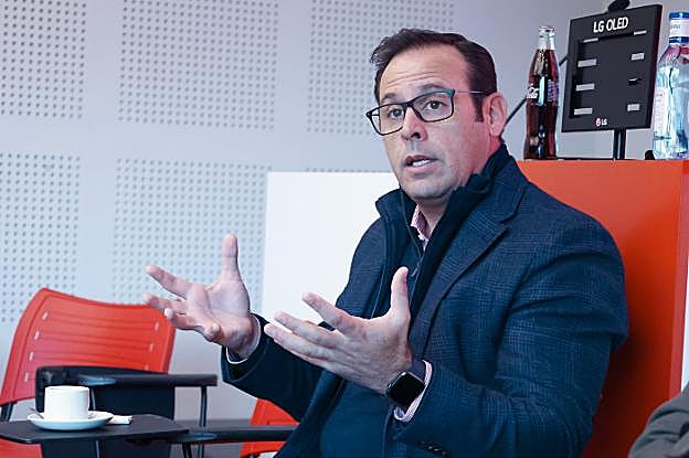 «Si El Molinón es sede del Mundial 2030 el Oviedo también se beneficiaría de todo ello»