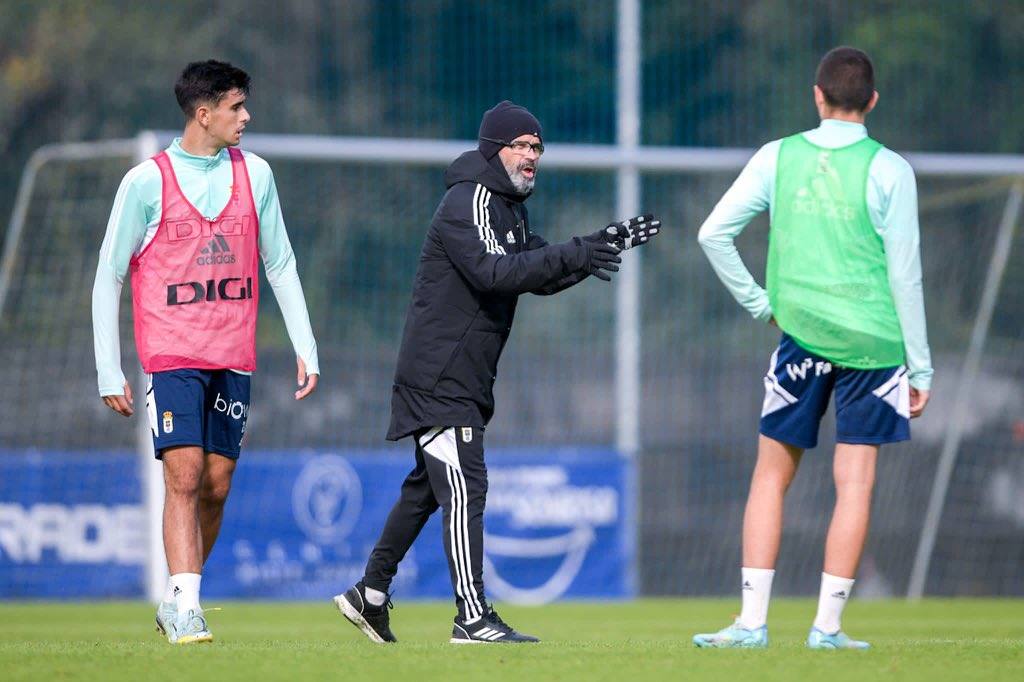 Álvaro Cervera, durante el entrenamiento del Real Oviedo.