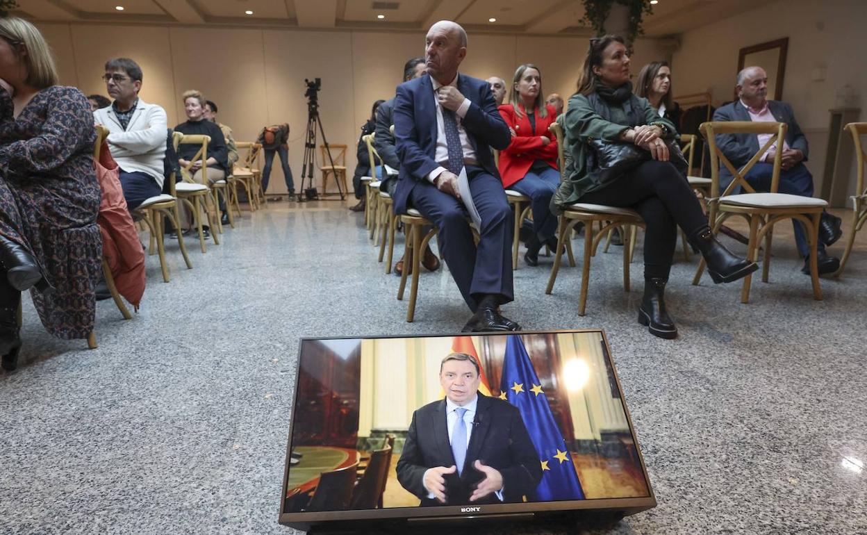 Emisión del video de presentación de las jornadas remitido por el ministro Luis Planas. 