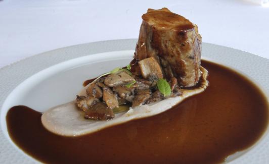 Solomillo de gochu asturcelta, crema de castaña y boletus del restaurante Ferpel. 